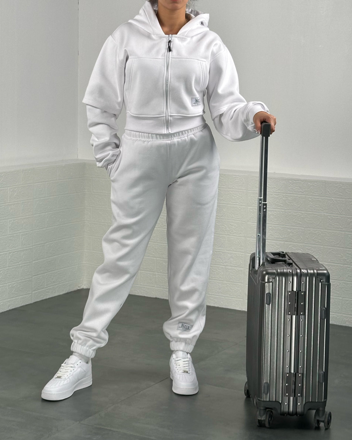 ESSENTIAL CROP TOP ZIPPER HOODIE & SWEATPANTS SET ELASTIC