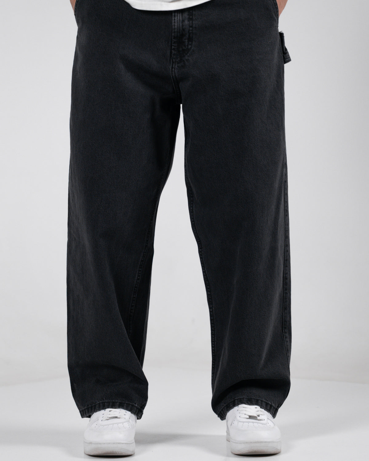 LOOSE FIT BAGGY JEANS IN BLACK