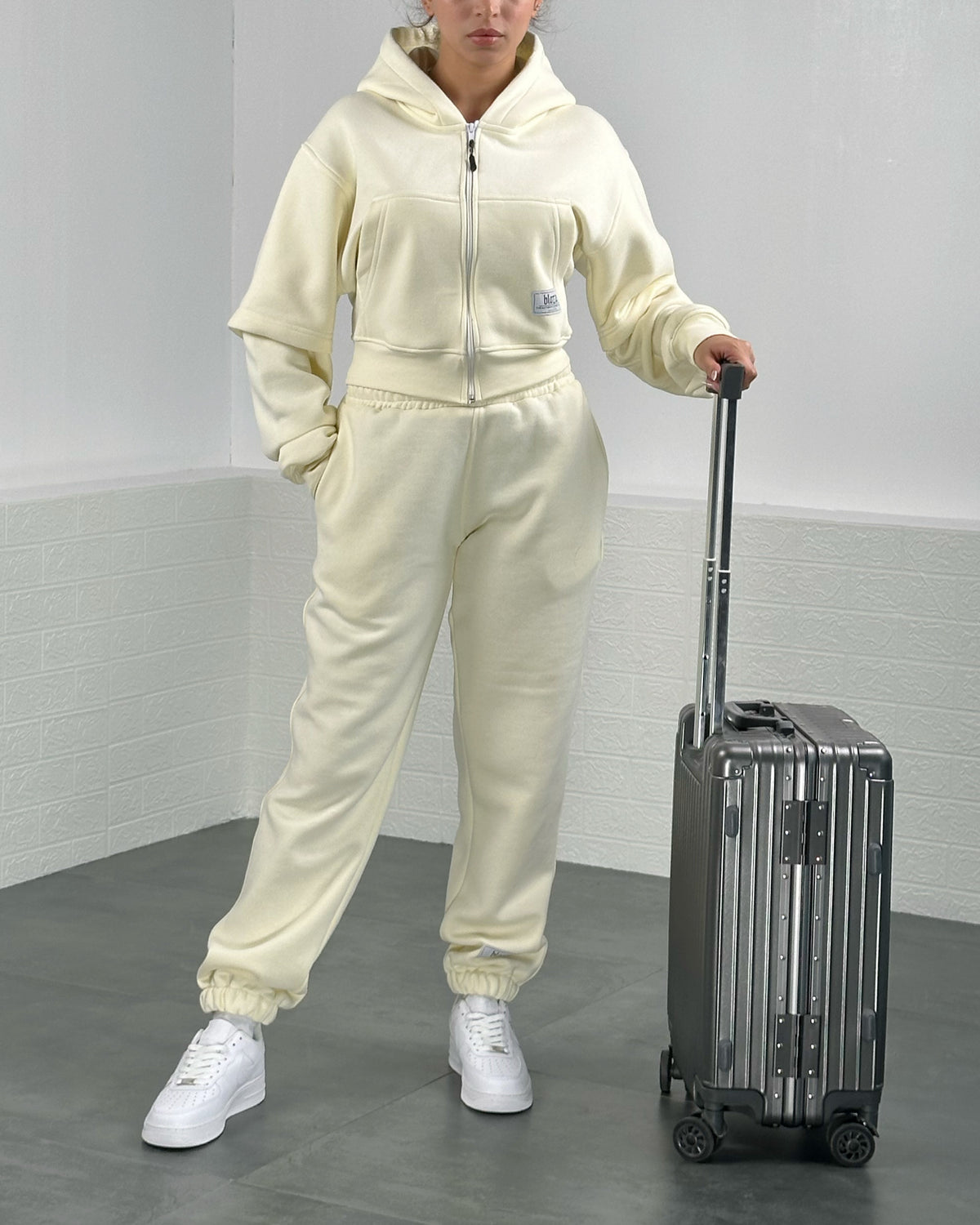 ESSENTIAL CROP TOP ZIPPER HOODIE & SWEATPANTS SET ELASTIC