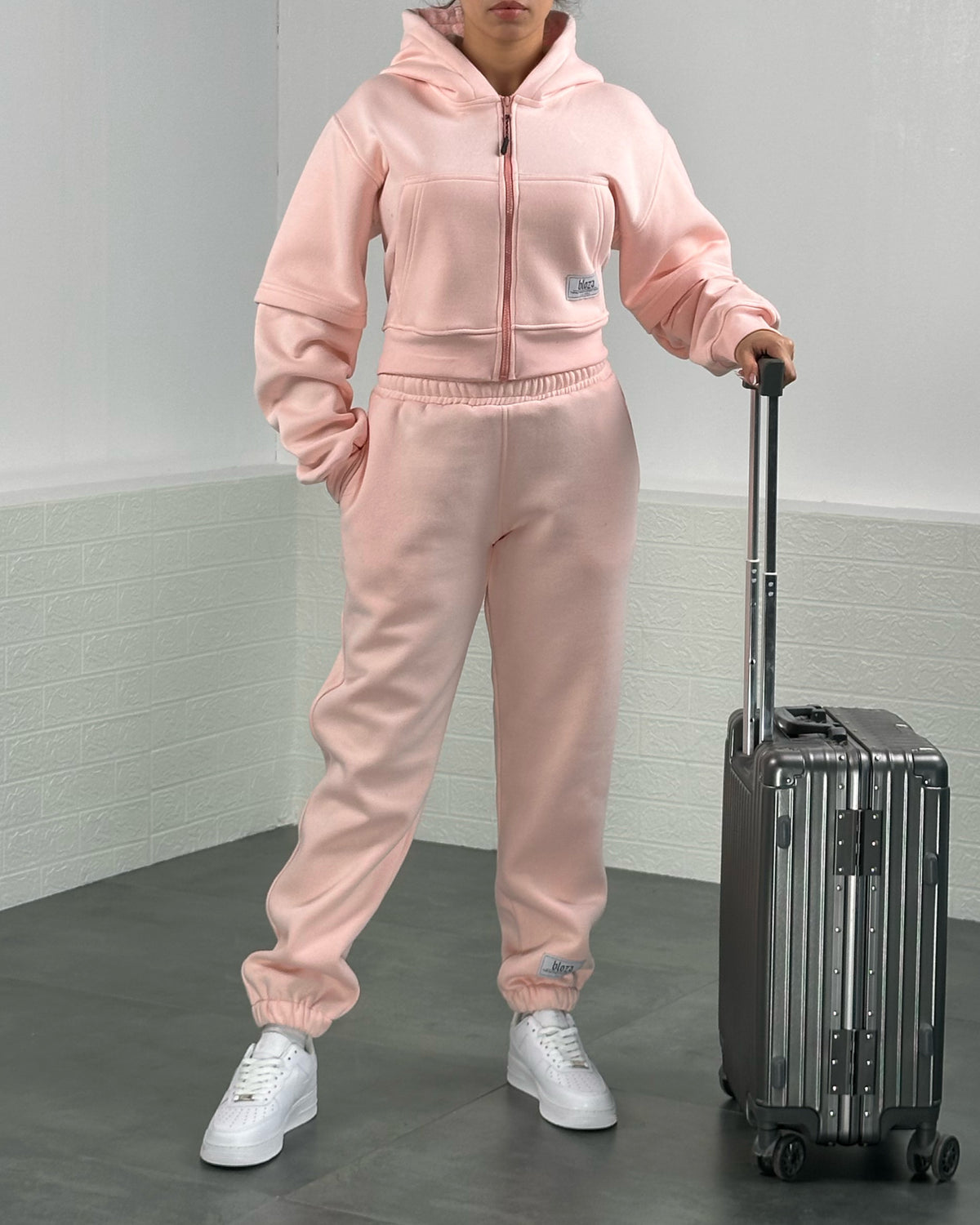 ESSENTIAL CROP TOP ZIPPER HOODIE & SWEATPANTS SET ELASTIC