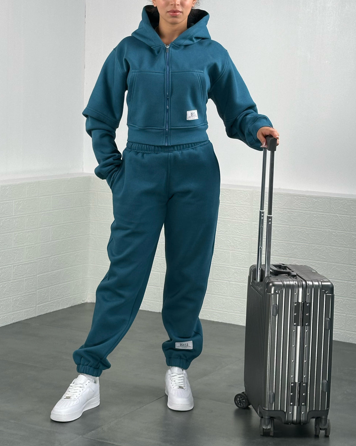 ESSENTIAL CROP TOP ZIPPER HOODIE & SWEATPANTS SET ELASTIC