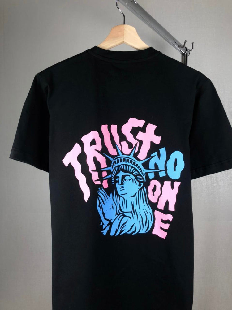 Trust no one Tshirt